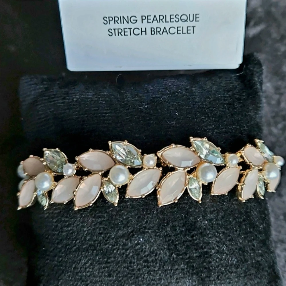 Spring Pearlesque Stretch Bracelet - Picture 4 of 5